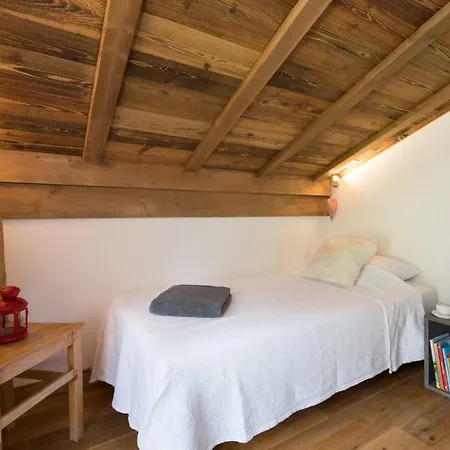 Chalet Les Bossons Chalet Sleeps 6